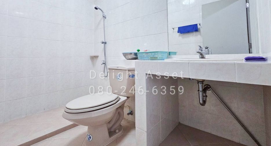 Reihenhaus zum Kauf mit 6 Zimmer in Wang Thonglang, Bangkok