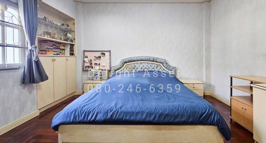 Reihenhaus zum Kauf mit 6 Zimmer in Wang Thonglang, Bangkok