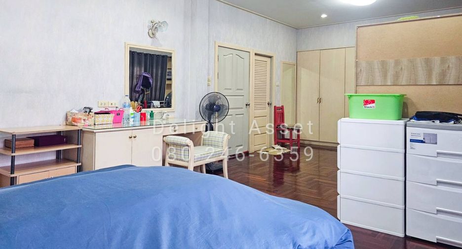 Reihenhaus zum Kauf mit 6 Zimmer in Wang Thonglang, Bangkok