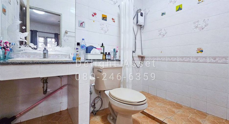 Reihenhaus zum Kauf mit 6 Zimmer in Wang Thonglang, Bangkok