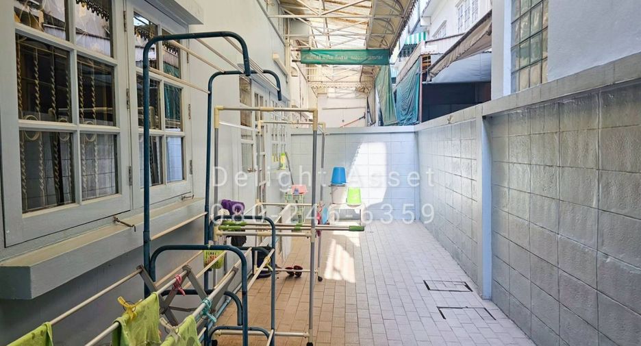Reihenhaus zum Kauf mit 6 Zimmer in Wang Thonglang, Bangkok