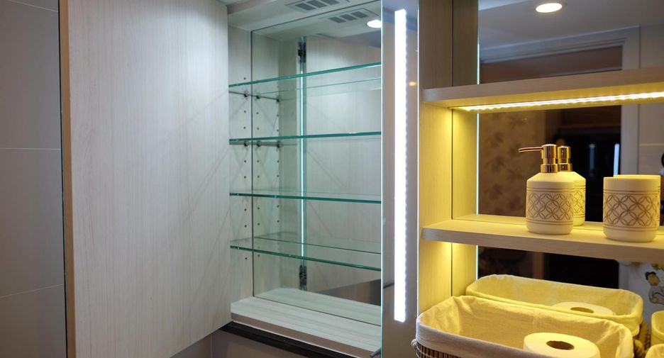 For rent 2 bedrooms condo in Sathon, Bangkok