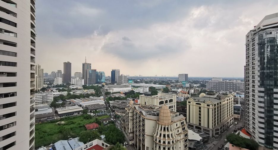Condo en alquiler de 2 habitaciones en Khlong Toei, Bangkok