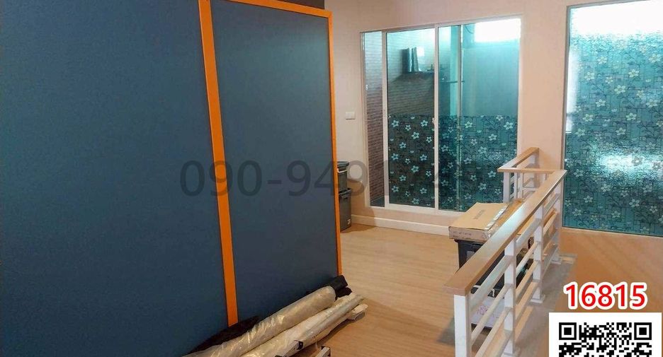 For rent 3 bedrooms townhouse in Bang Kapi, Bangkok