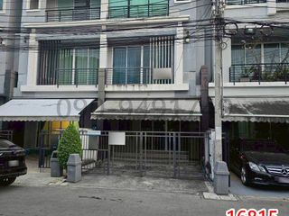 出租 3 卧室 联排别墅 在 Bang Kapi, 曼谷