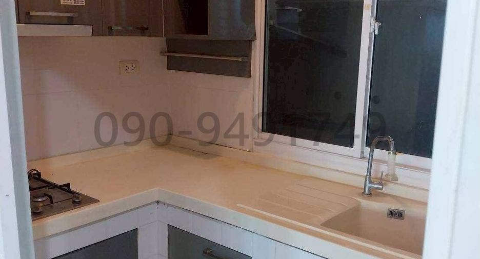 For rent 3 bedrooms townhouse in Bang Kapi, Bangkok