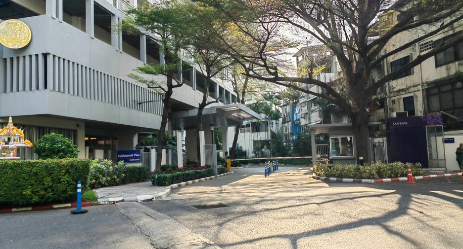 For sale 1 bed condo in Khlong Toei, Bangkok