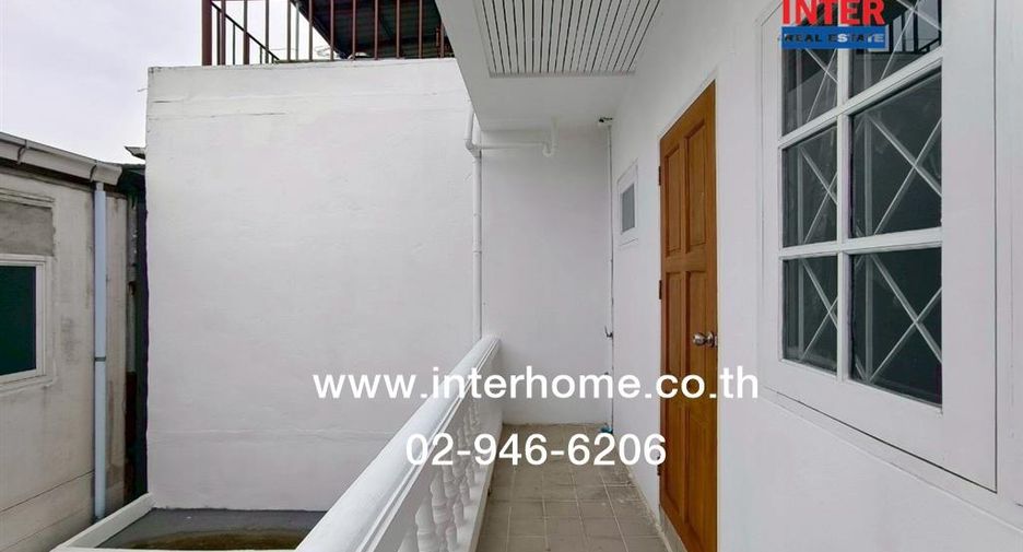 Casa adosada en alquiler y en venta de 3 habitaciones en Din Daeng, Bangkok