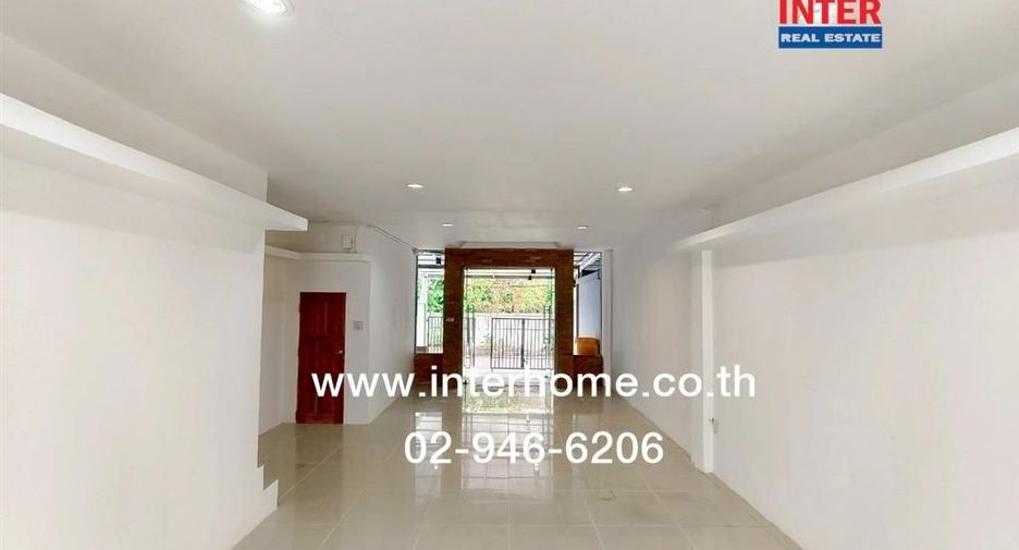 Casa adosada en alquiler y en venta de 3 habitaciones en Din Daeng, Bangkok