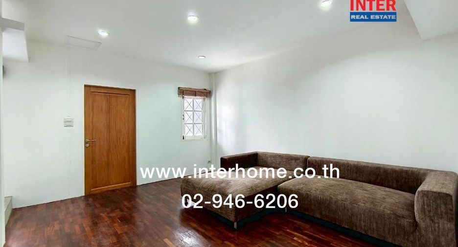 Casa adosada en alquiler y en venta de 3 habitaciones en Din Daeng, Bangkok