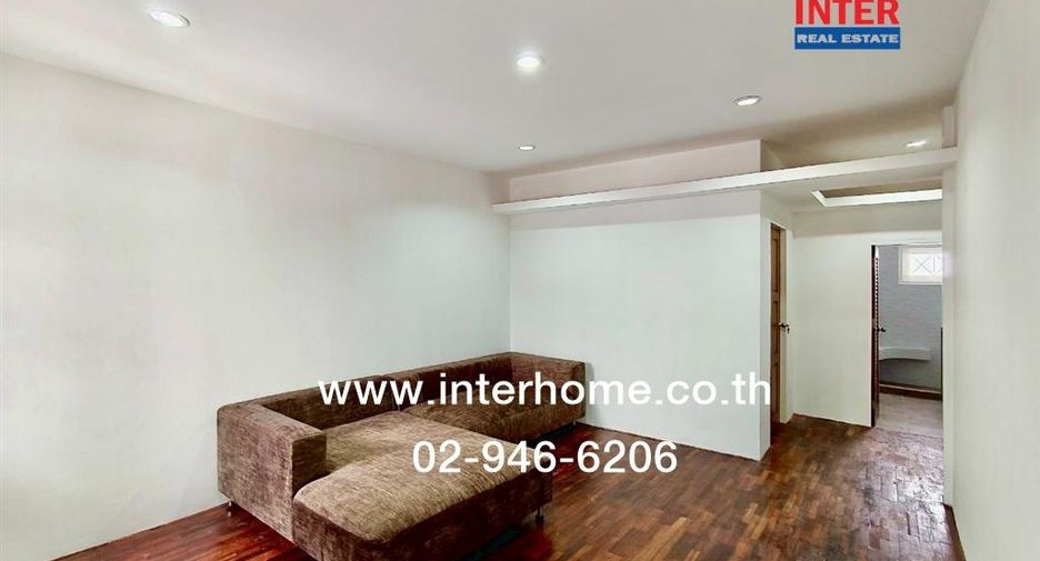 Casa adosada en alquiler y en venta de 3 habitaciones en Din Daeng, Bangkok