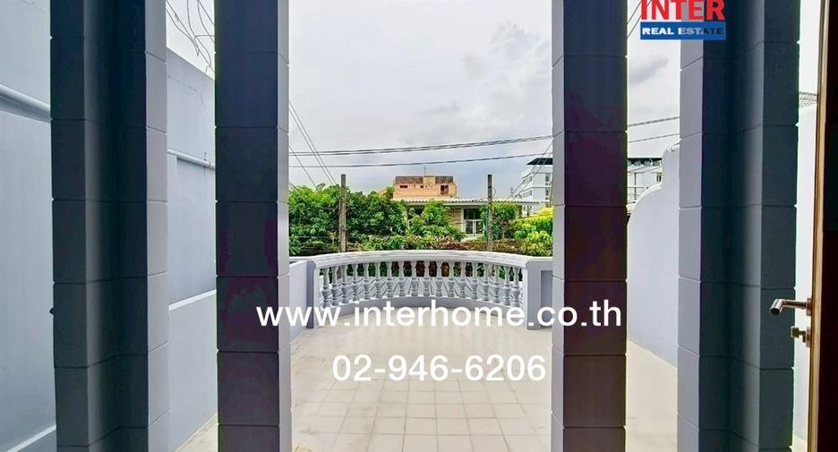 Casa adosada en alquiler y en venta de 3 habitaciones en Din Daeng, Bangkok