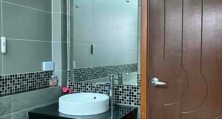 For sale そして for rent 3 ベッドルーム villa in Bang Lamung, Chonburi
