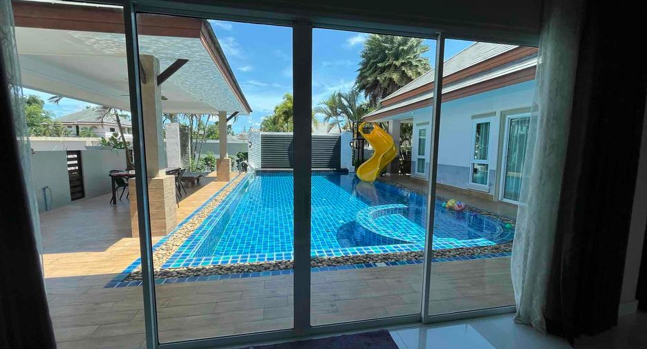 For sale そして for rent 3 ベッドルーム villa in Bang Lamung, Chonburi