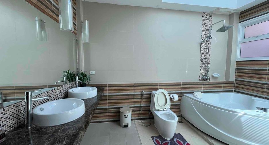 For sale そして for rent 3 ベッドルーム villa in Bang Lamung, Chonburi
