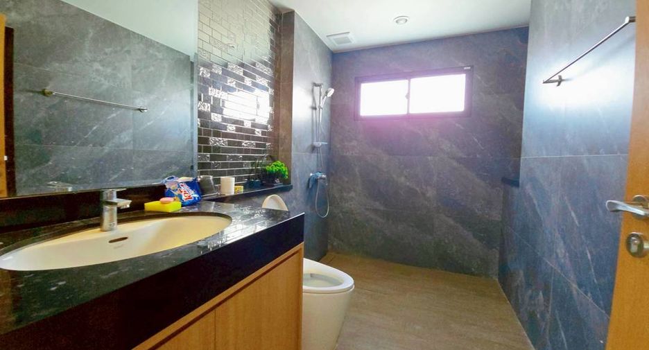 For rent そして for sale 3 ベッドルーム villa in Bang Lamung, Chonburi