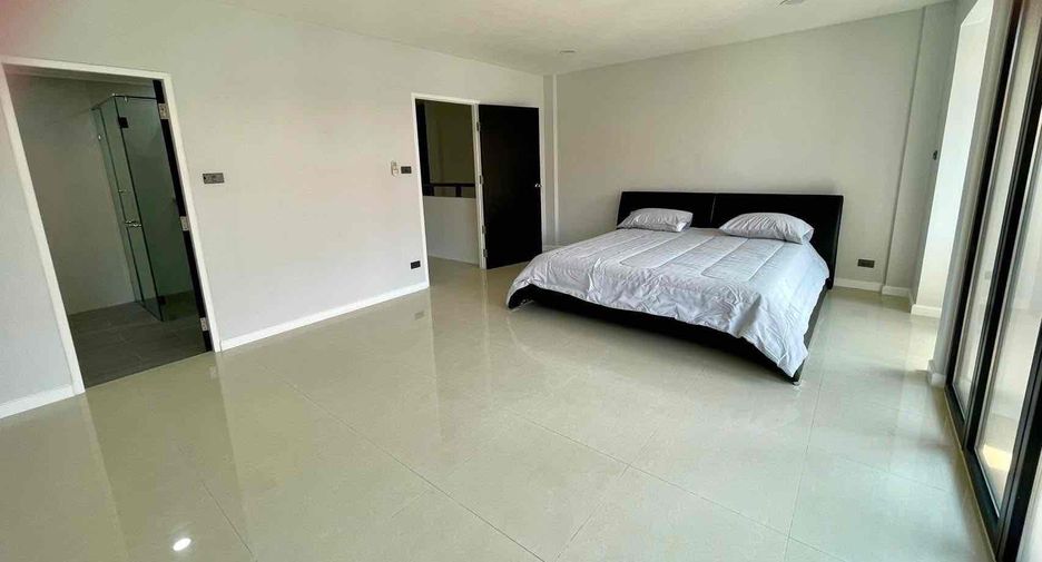 For rent 4 bedrooms villa in Bang Lamung, Chonburi
