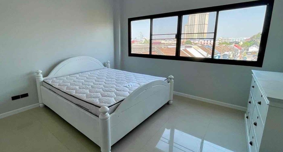 For rent 4 bedrooms villa in Bang Lamung, Chonburi