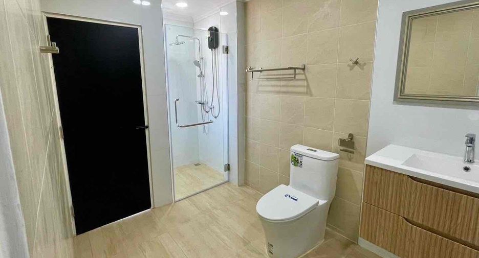 For rent 4 bedrooms villa in Bang Lamung, Chonburi