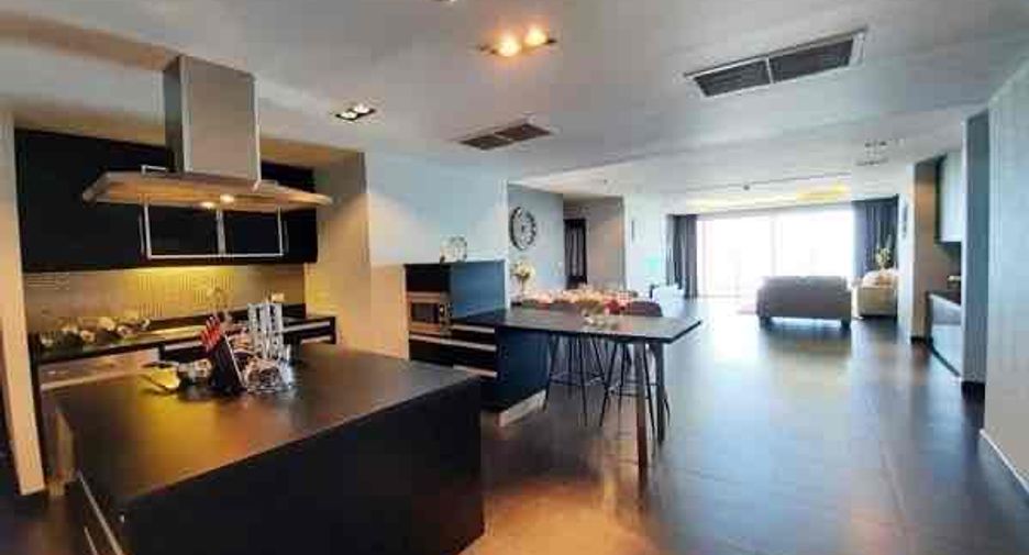 For rent 3 bedrooms condo in Bang Lamung, Chonburi
