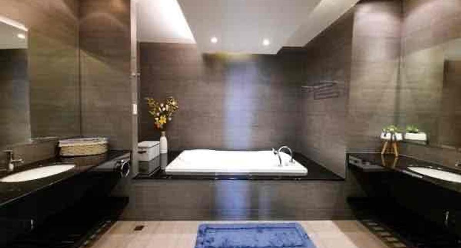 For rent 3 bedrooms condo in Bang Lamung, Chonburi