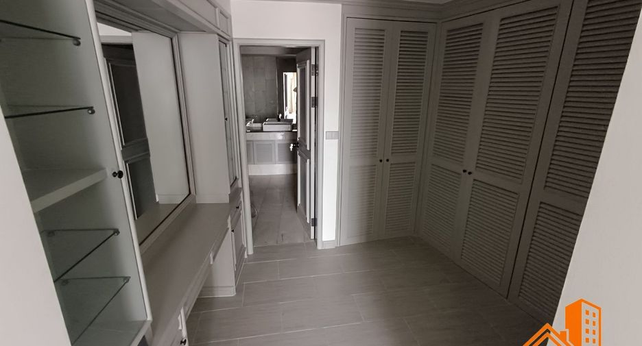 For sale 2 bedrooms condo in Sathon, Bangkok