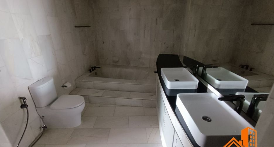 For sale 2 bedrooms condo in Sathon, Bangkok