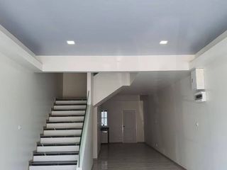 For rent 2 bedrooms retail Space in Mueang Chiang Mai, Chiang Mai