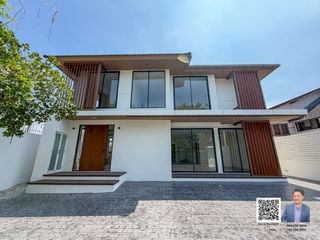 For sale 4 bedrooms house in Watthana, Bangkok