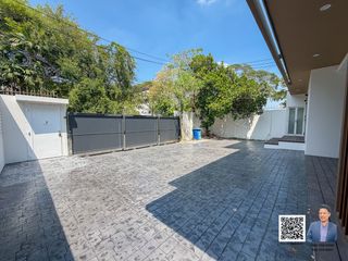 For sale 4 bedrooms house in Watthana, Bangkok