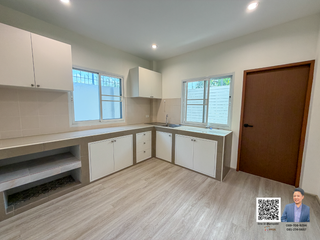 For sale 4 bedrooms house in Watthana, Bangkok