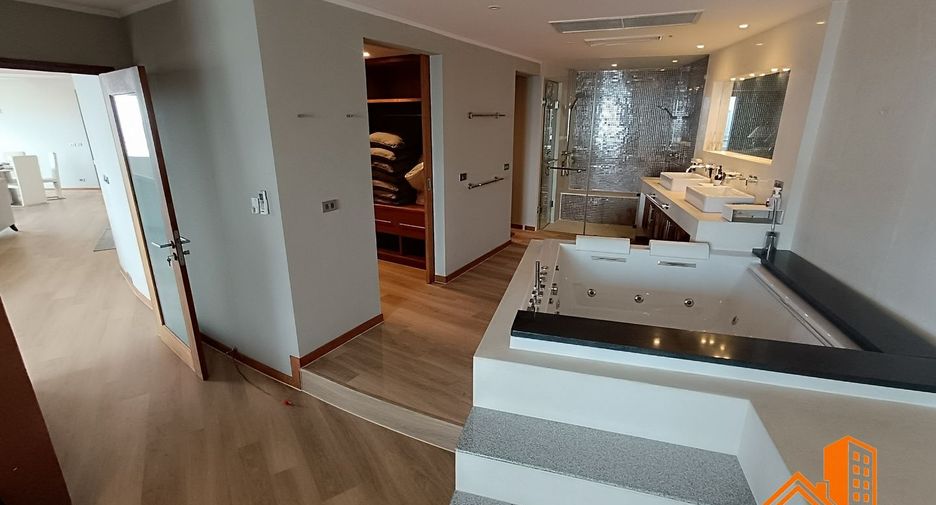 For sale 2 bedrooms condo in Sathon, Bangkok