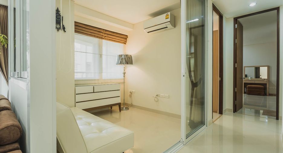 For rent 3 bedrooms condo in Khlong Toei, Bangkok