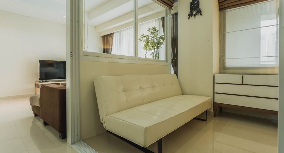 For rent 3 bedrooms condo in Khlong Toei, Bangkok