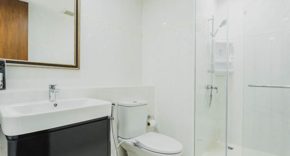 For rent 3 bedrooms condo in Khlong Toei, Bangkok