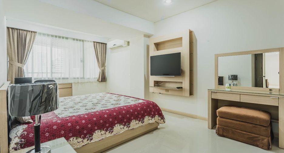 For rent 3 bedrooms condo in Khlong Toei, Bangkok