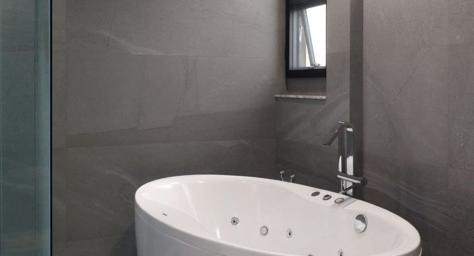 For rent and for sale 3 bedrooms house in Phra Khanong, Bangkok