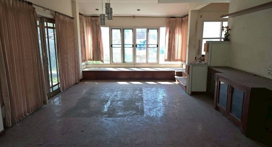 For sale 5 bedrooms house in Mueang Chiang Mai, Chiang Mai