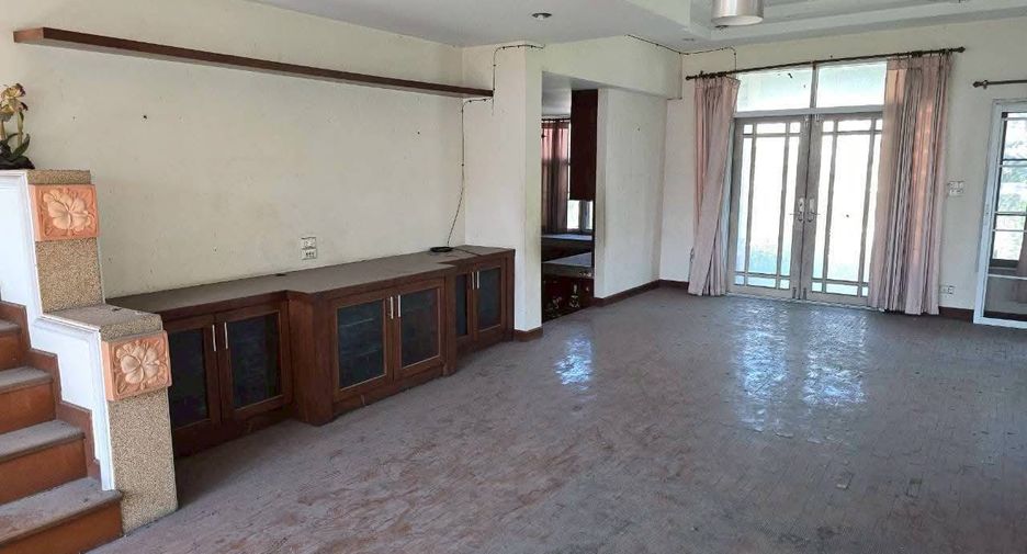 For sale 5 bedrooms house in Mueang Chiang Mai, Chiang Mai