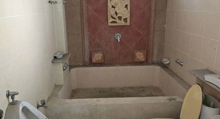 For sale 5 bedrooms house in Mueang Chiang Mai, Chiang Mai