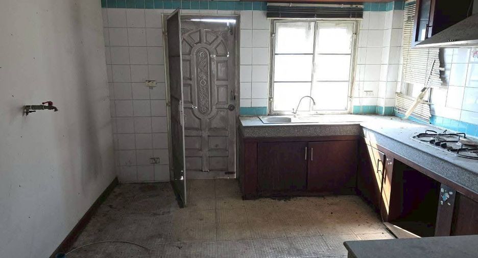 For sale 5 bedrooms house in Mueang Chiang Mai, Chiang Mai
