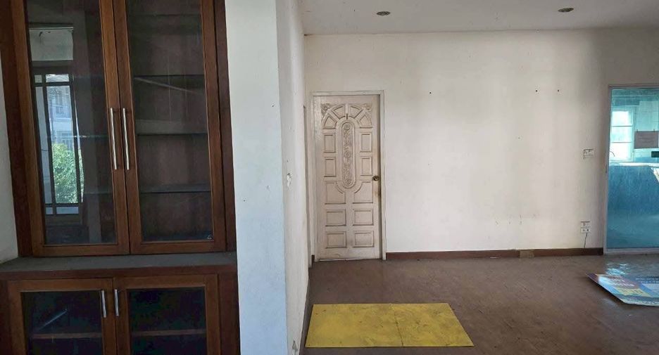 For sale 5 bedrooms house in Mueang Chiang Mai, Chiang Mai