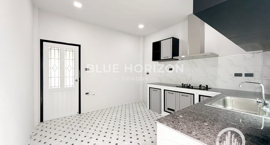 Haus zum Kauf mit 4 Zimmer in Sattahip, Chonburi