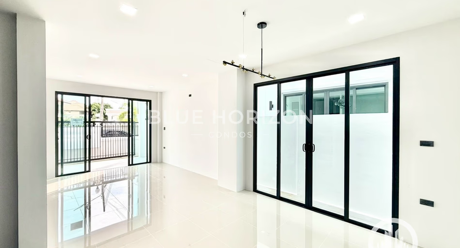 Haus zum Kauf mit 4 Zimmer in Sattahip, Chonburi