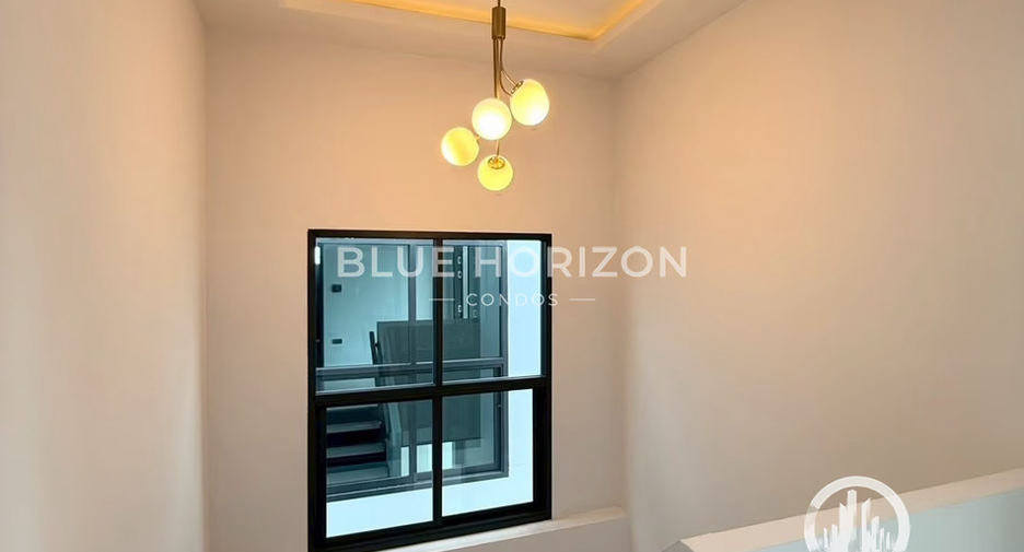 Haus zum Kauf mit 4 Zimmer in Sattahip, Chonburi