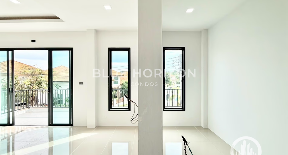 Haus zum Kauf mit 4 Zimmer in Sattahip, Chonburi