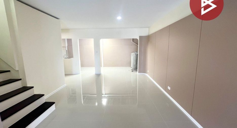 Casa adosada en venta de 3 habitaciones en Khan Na Yao, Bangkok