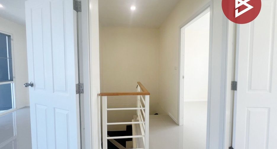 Casa adosada en venta de 3 habitaciones en Khan Na Yao, Bangkok