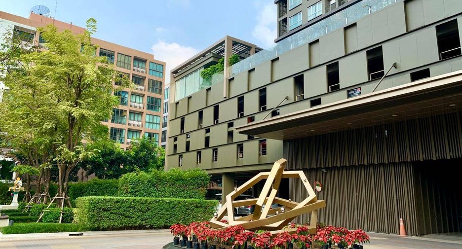 For rent 2 bedrooms condo in Khlong San, Bangkok