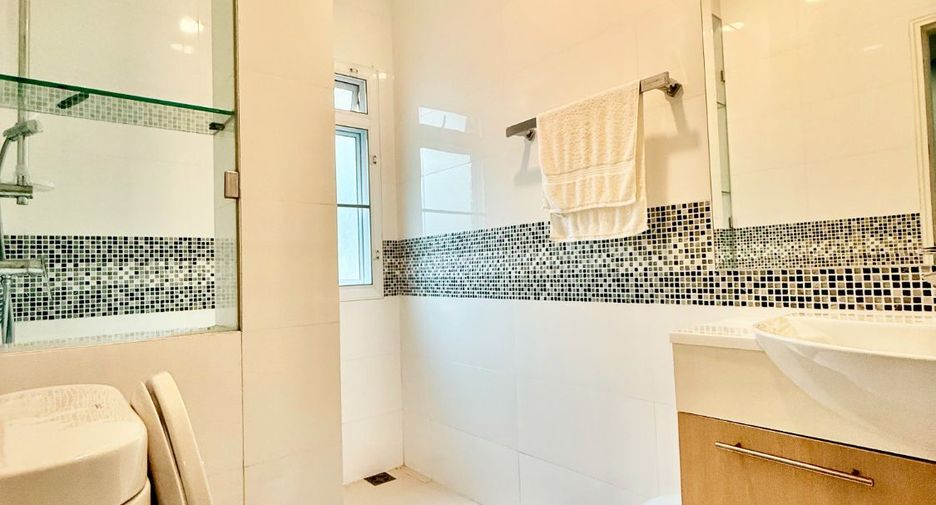 For sale 4 bedrooms house in Saphan Sung, Bangkok
